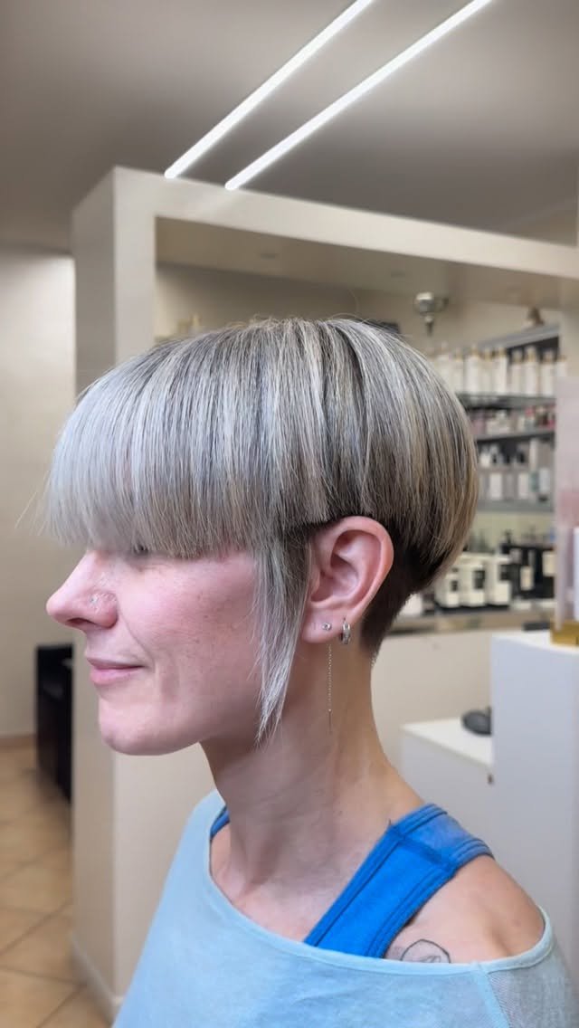 Pixie cut platino